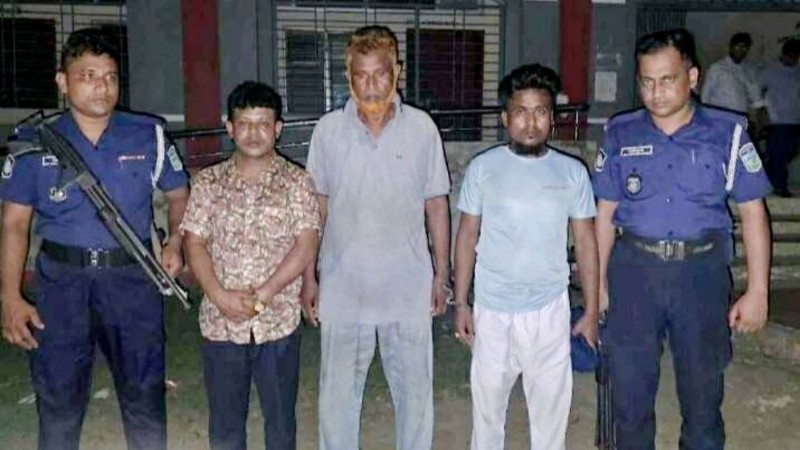 বাস দেখলেই ২ হাজার, বিএনপি-শ্রমিক দল নেতা হাতেনাতে গ্রেপ্তার